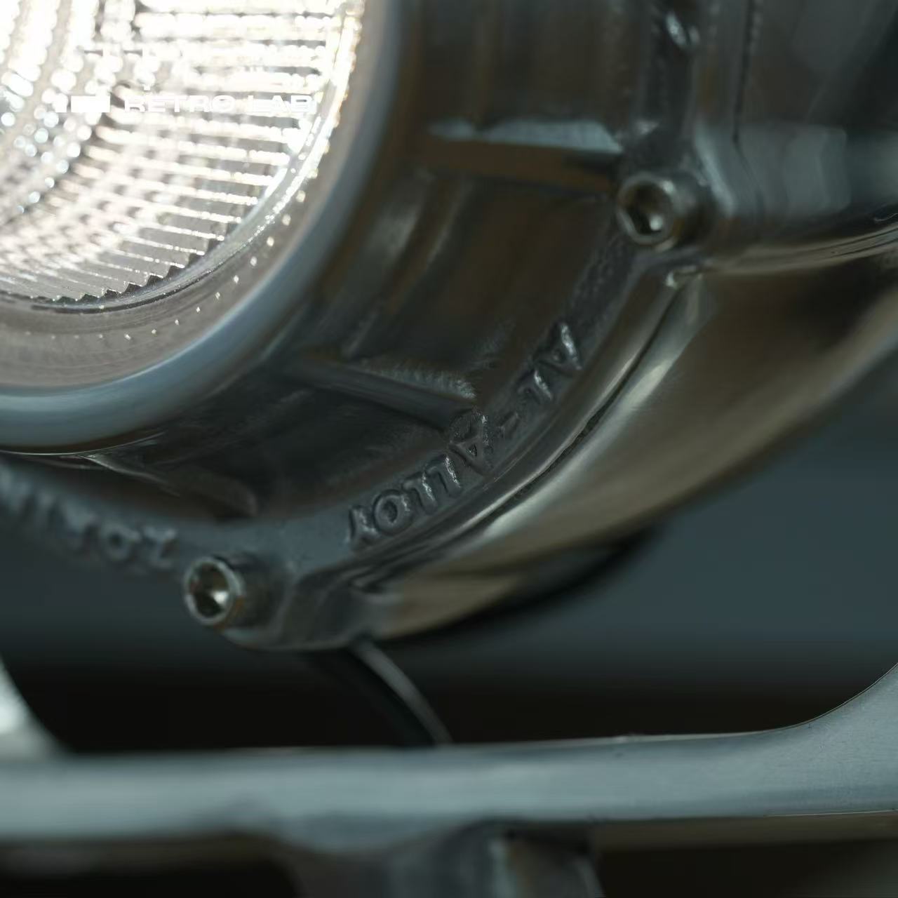 iretrolab Cast Aluminum Engine Desk Lamp, Vintage Industrial Style Touch Bedroom Bedside Lamp