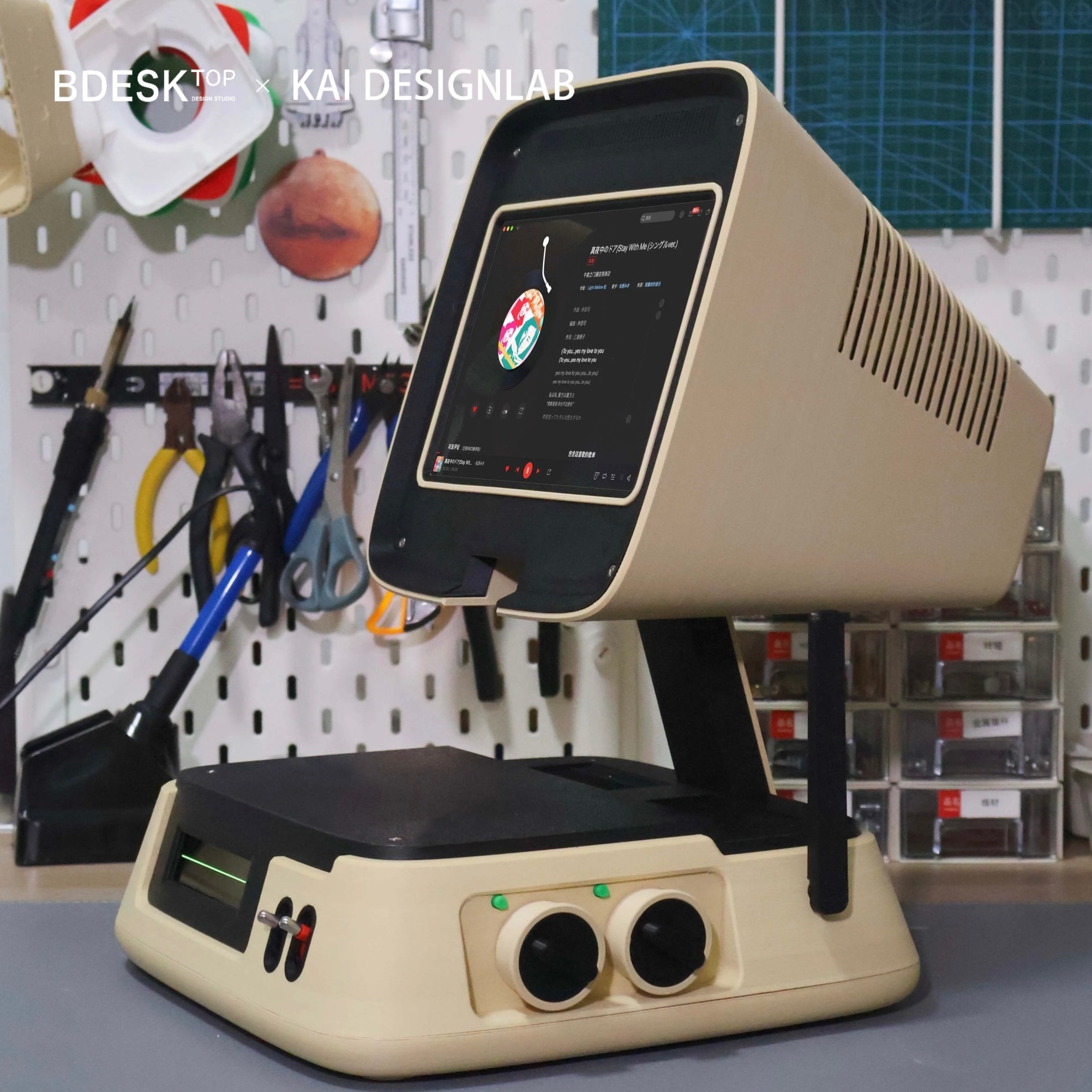 Iretrolab 3D-Printed Workstation Dock – Retro Pyramid Design