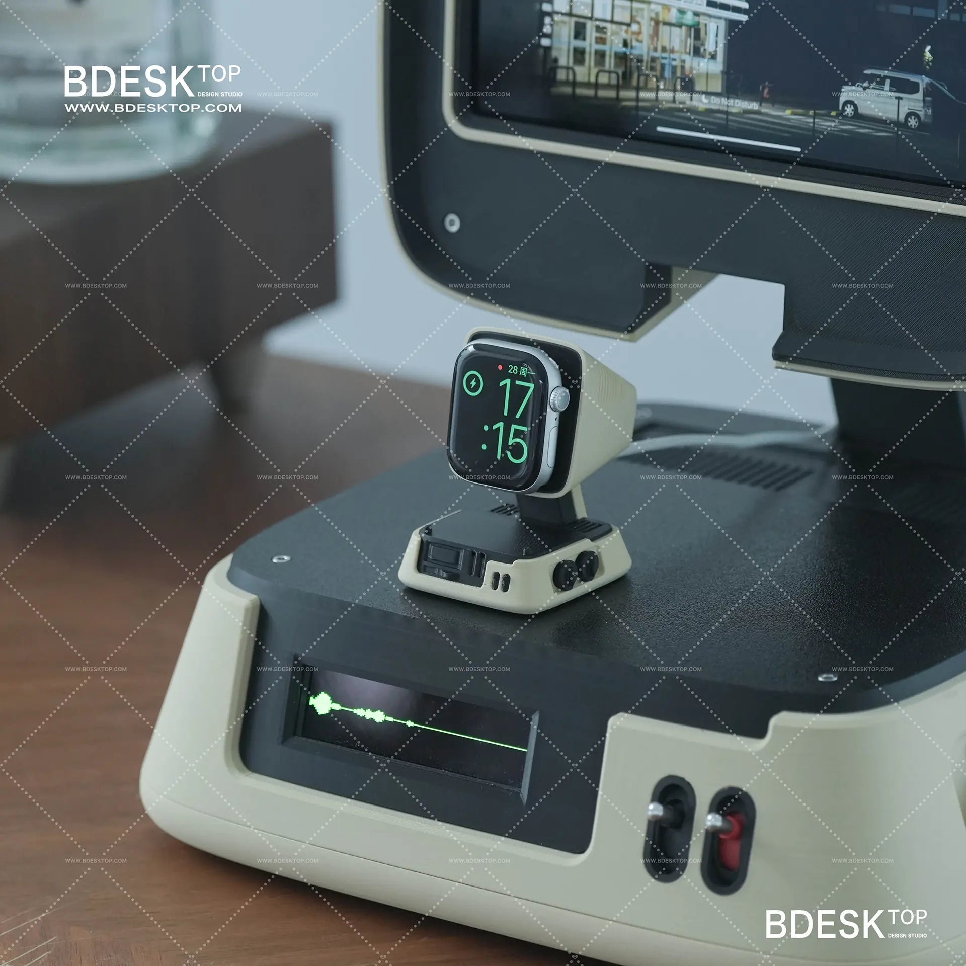 Iretrolab 3D-Printed Workstation Dock – Retro Pyramid Design