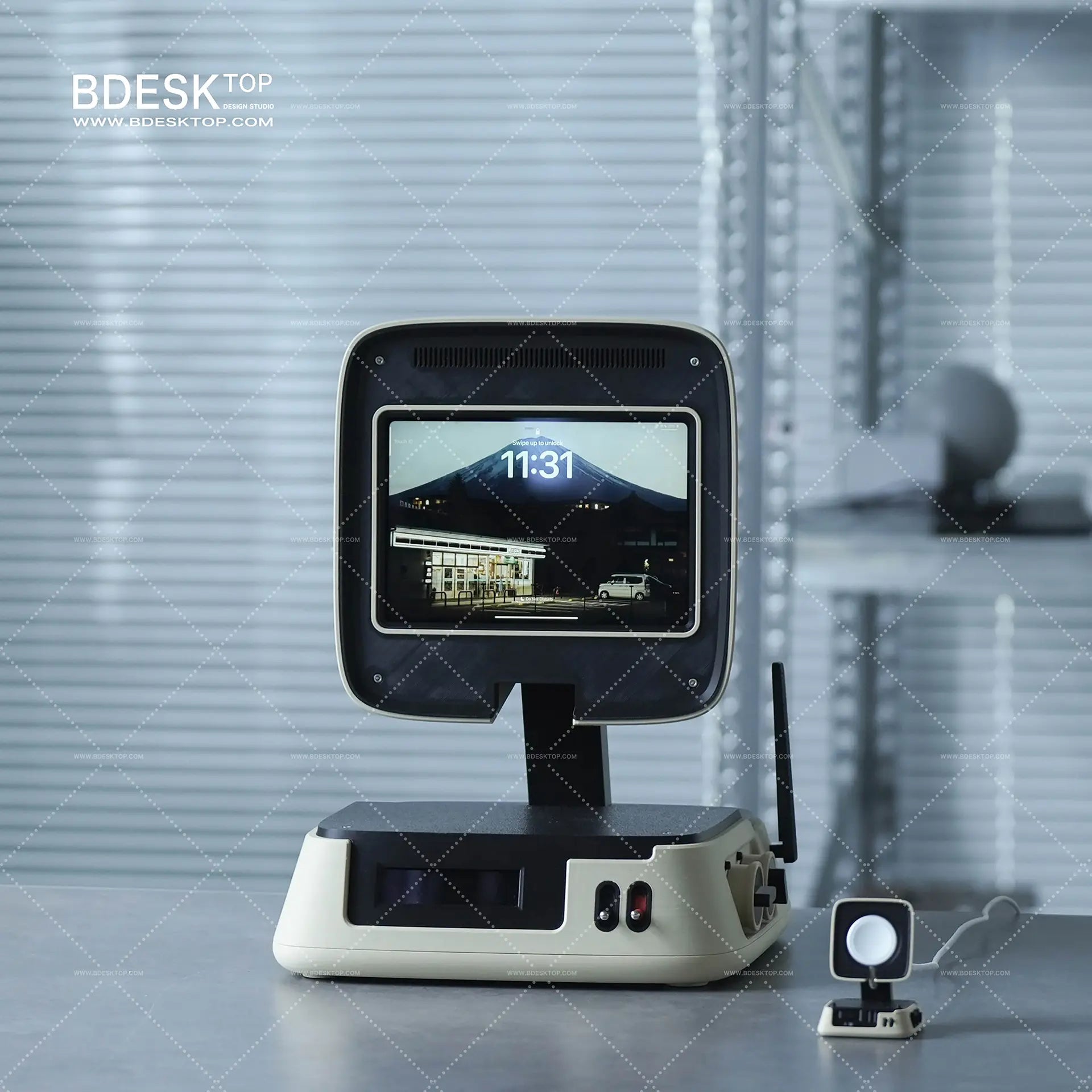 Iretrolab 3D-Printed Workstation Dock – Retro Pyramid Design