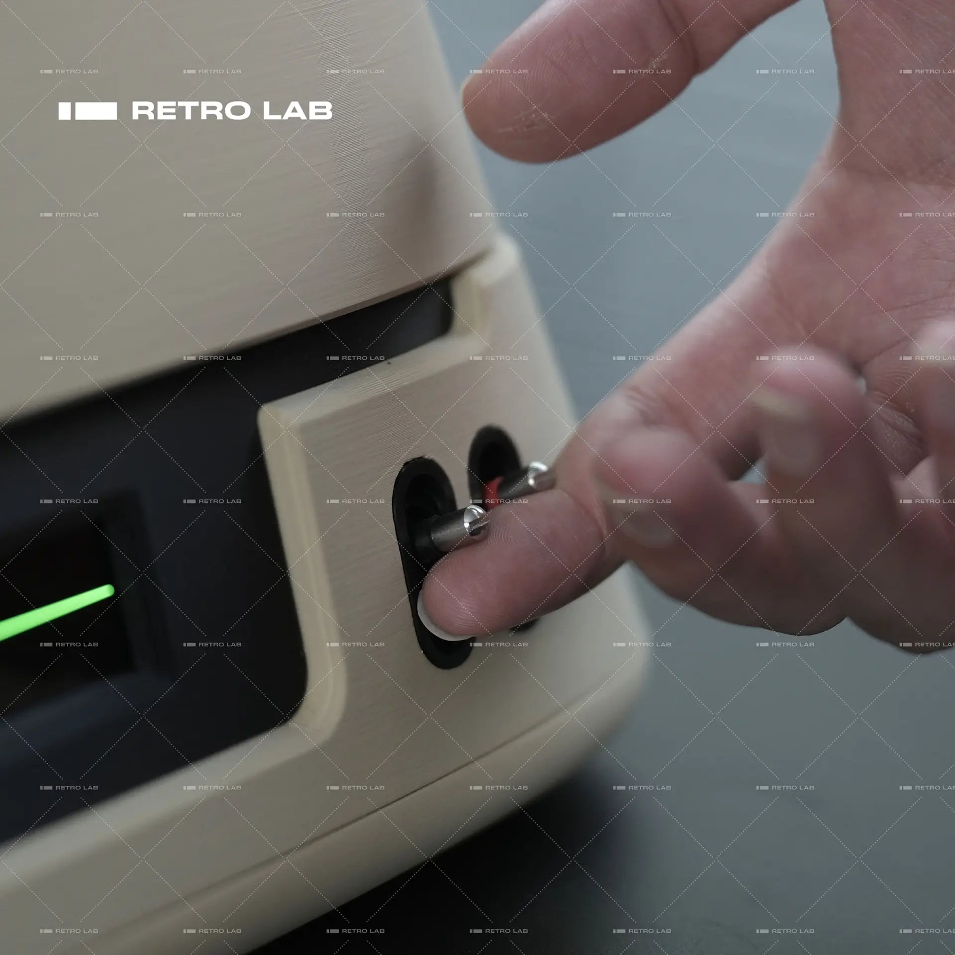 Iretrolab 3D-Printed Workstation Dock – Retro Pyramid Design