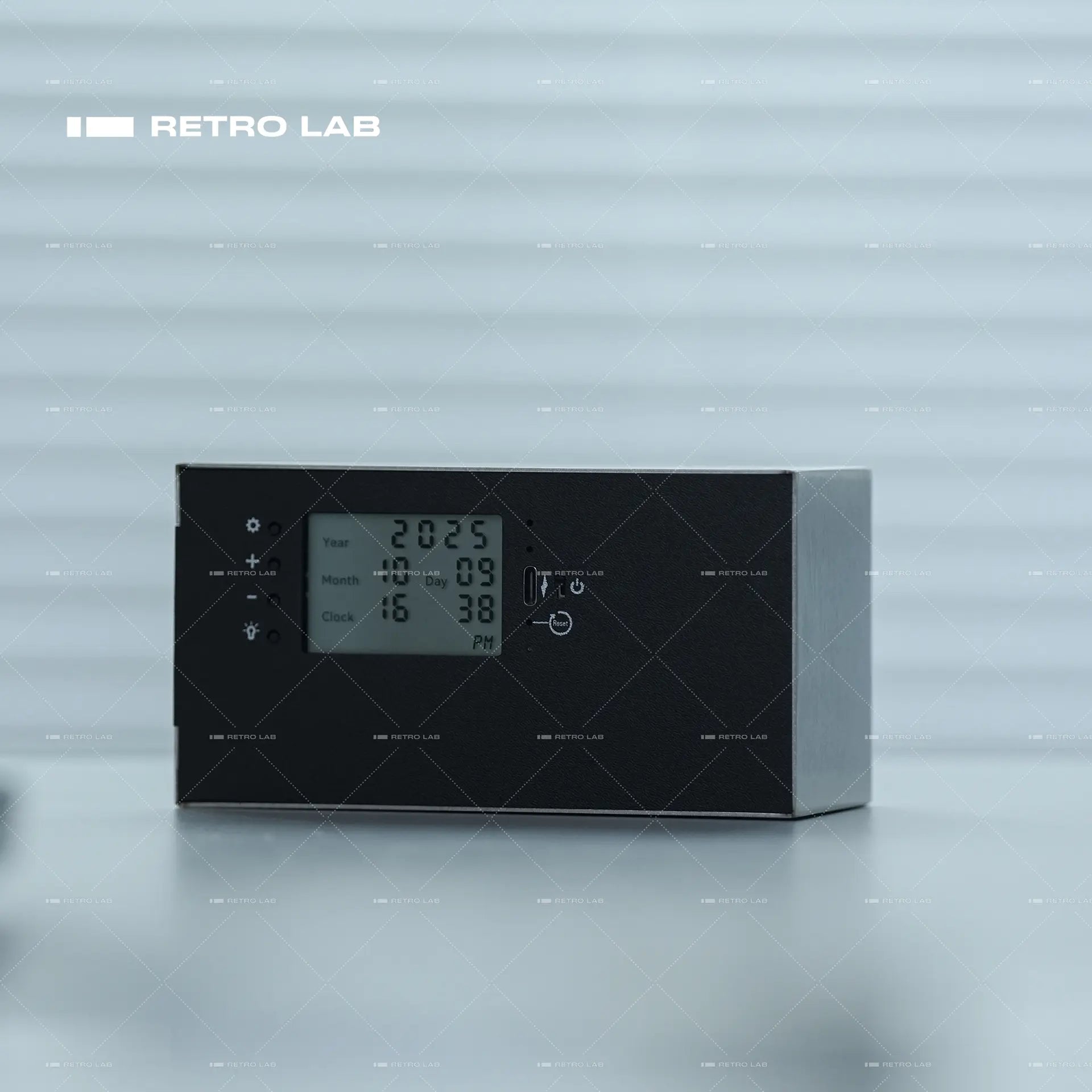 Iretrolab Automatic Flip Electronic Calendar – Smart Perpetual Desk Display