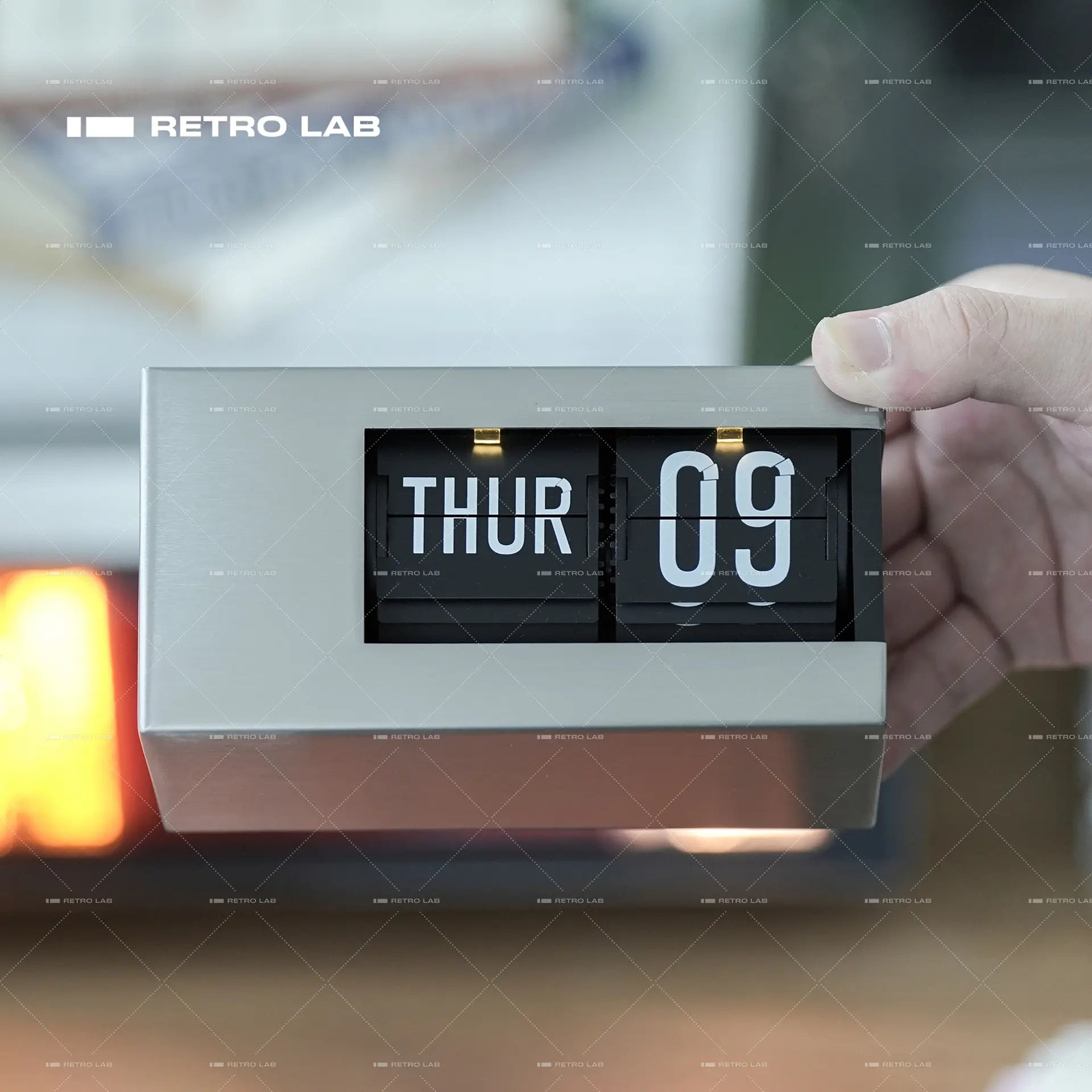 Iretrolab Automatic Flip Electronic Calendar – Smart Perpetual Desk Display