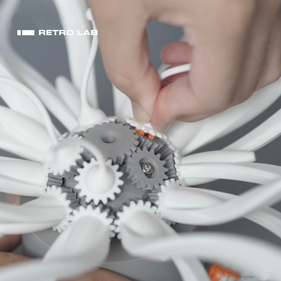 Iretrolab Mechanical Flower Kinetic Sculpture – 3D Printed DIY Creative Desktop Gift