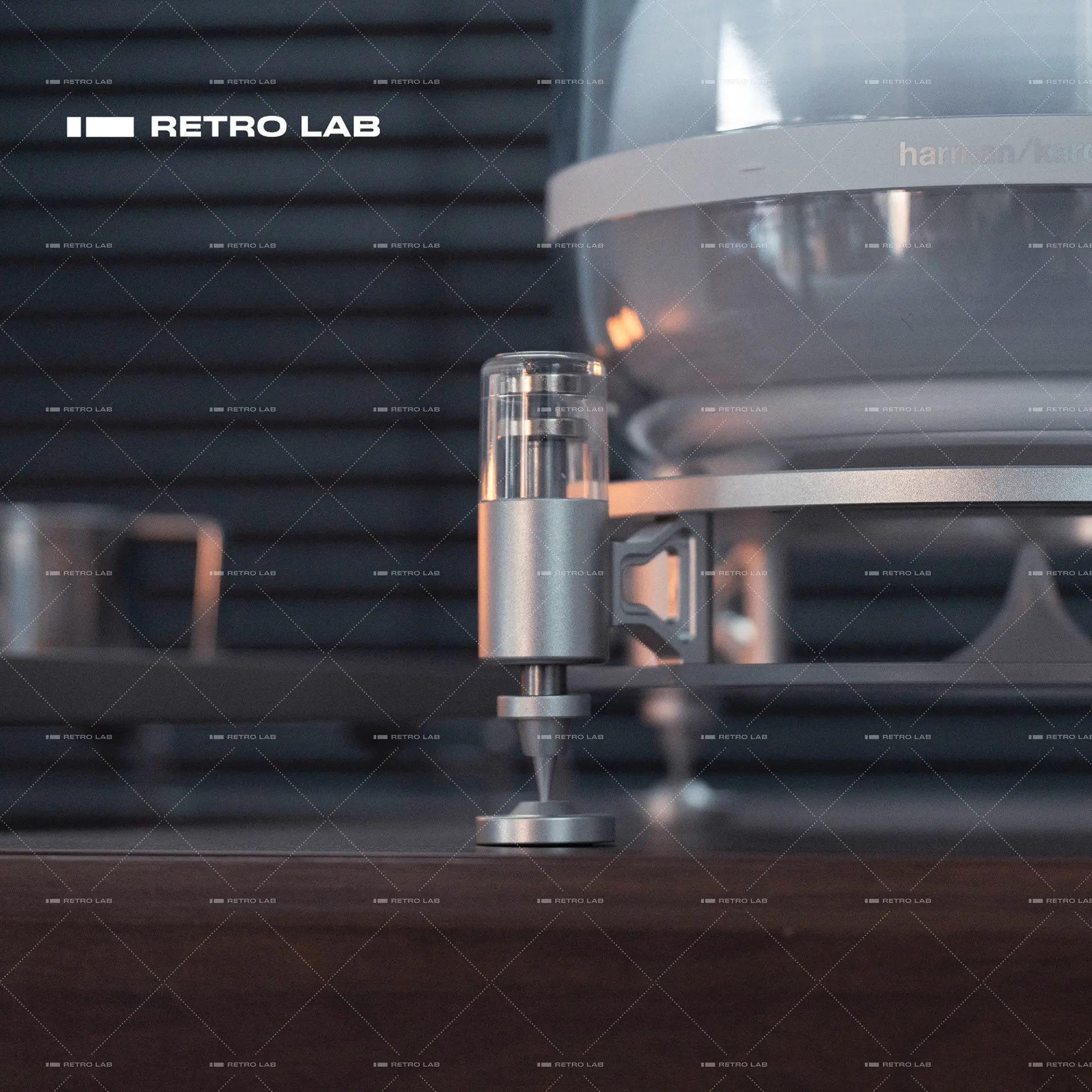 iretrolab Magnetic-Levitation Shock-Absorbing Speaker Stand