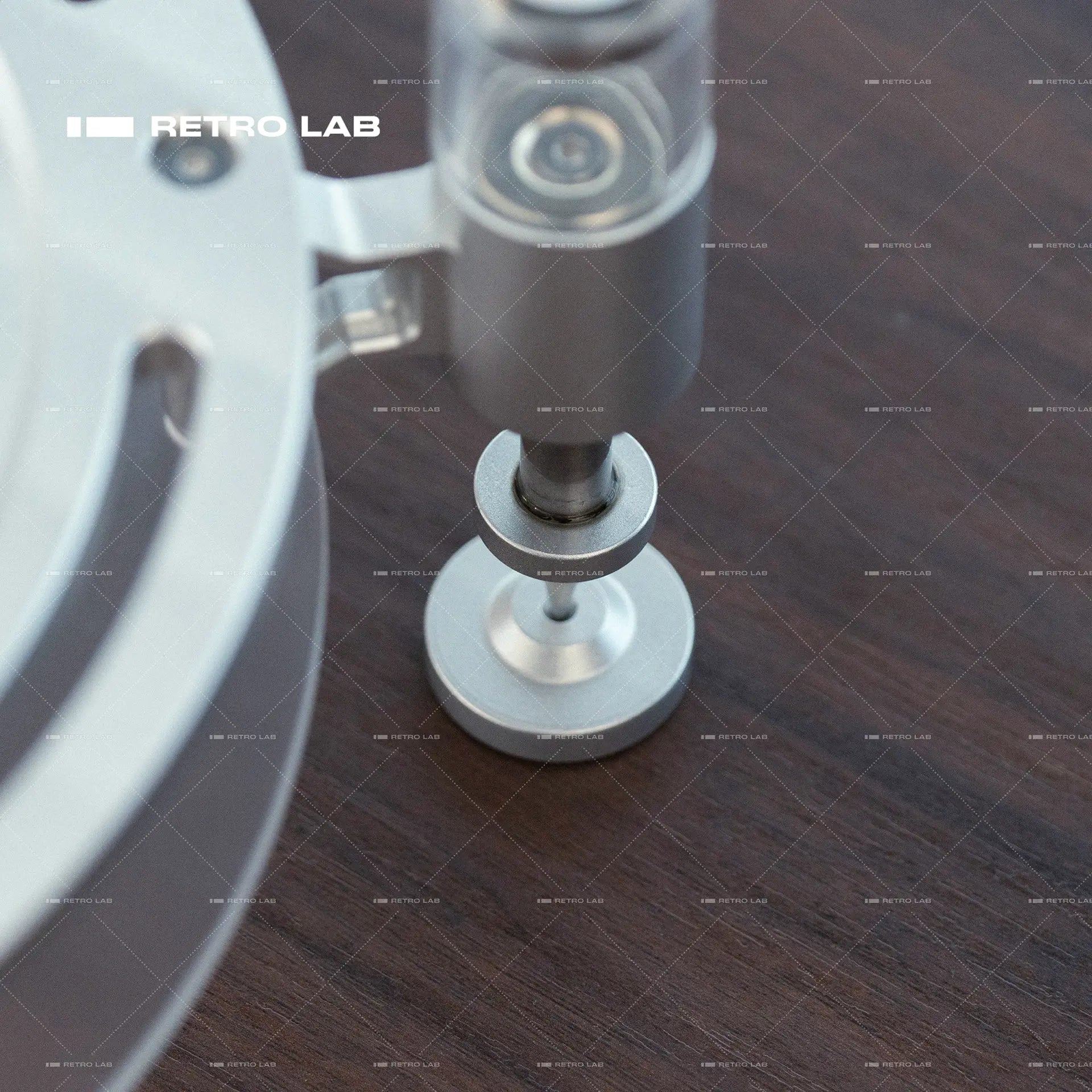 iretrolab Magnetic-Levitation Shock-Absorbing Speaker Stand