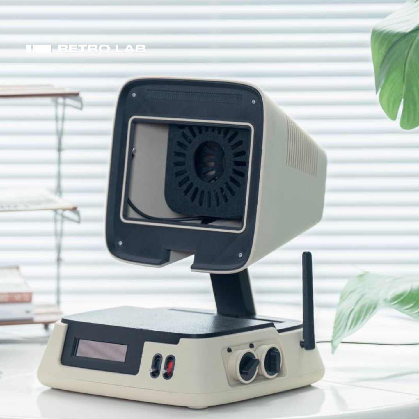 iretrolab 3D-Printed Workstation Dock – Retro Pyramid Design