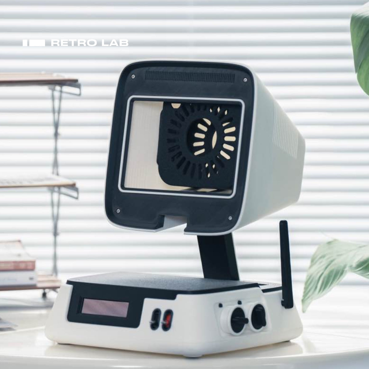 iretrolab 3D-Printed Workstation Dock – Retro Pyramid Design