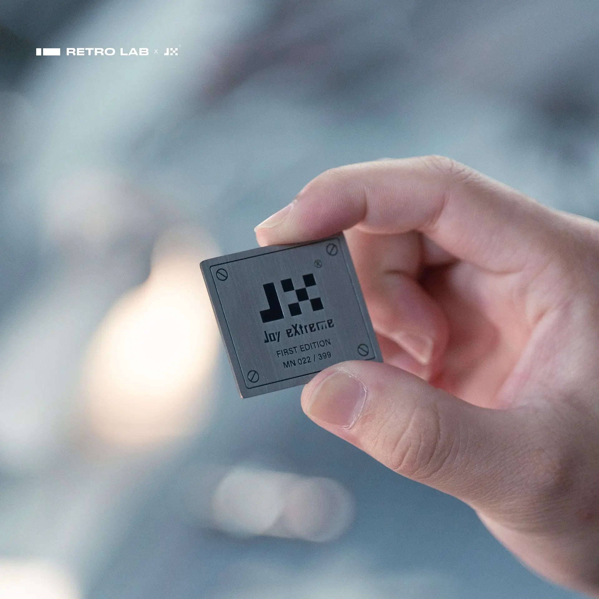 iretrolab Humpback Whale Mini Sculpture,Collectible Metal Desk Ornament