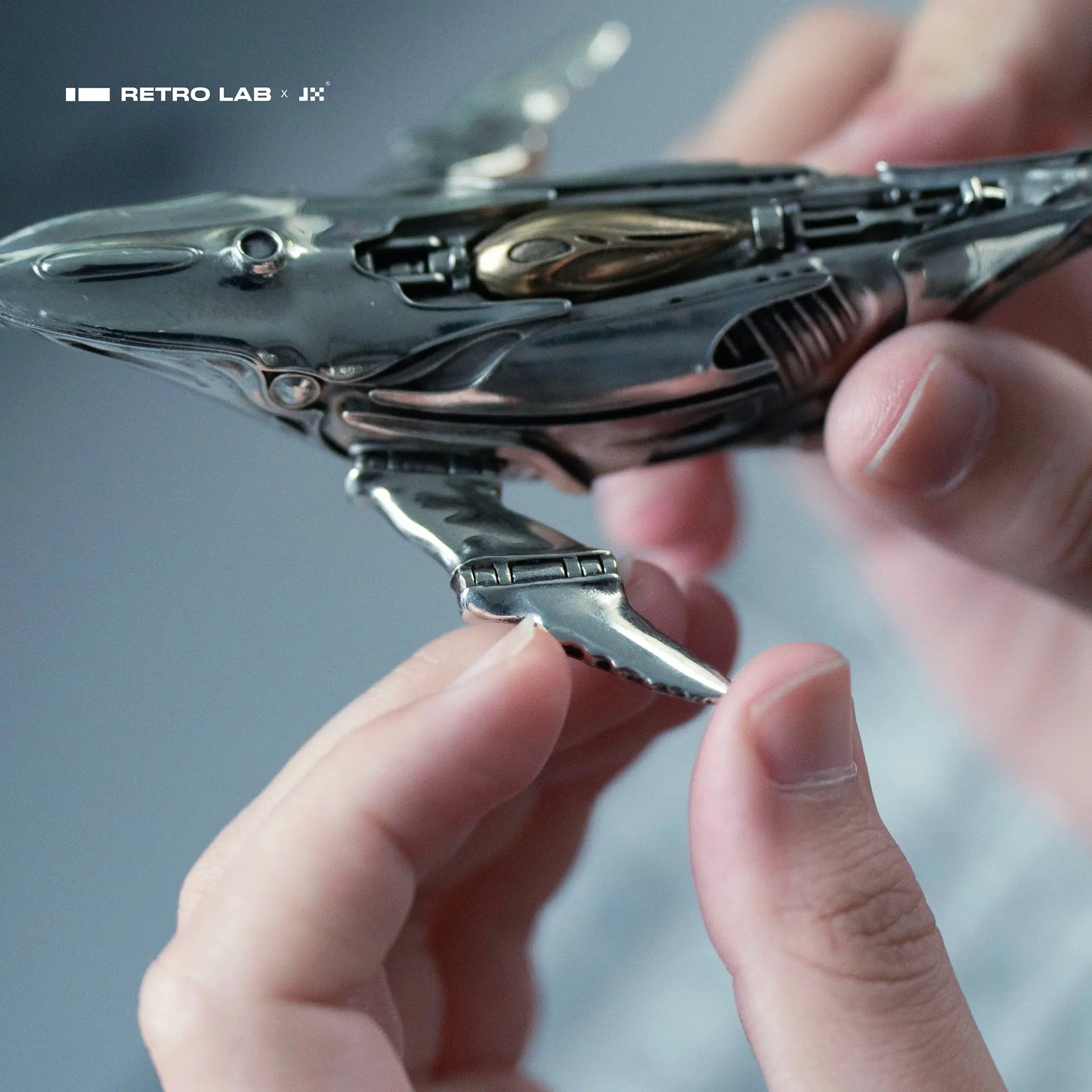 iretrolab Humpback Whale Mini Sculpture,Collectible Metal Desk Ornament