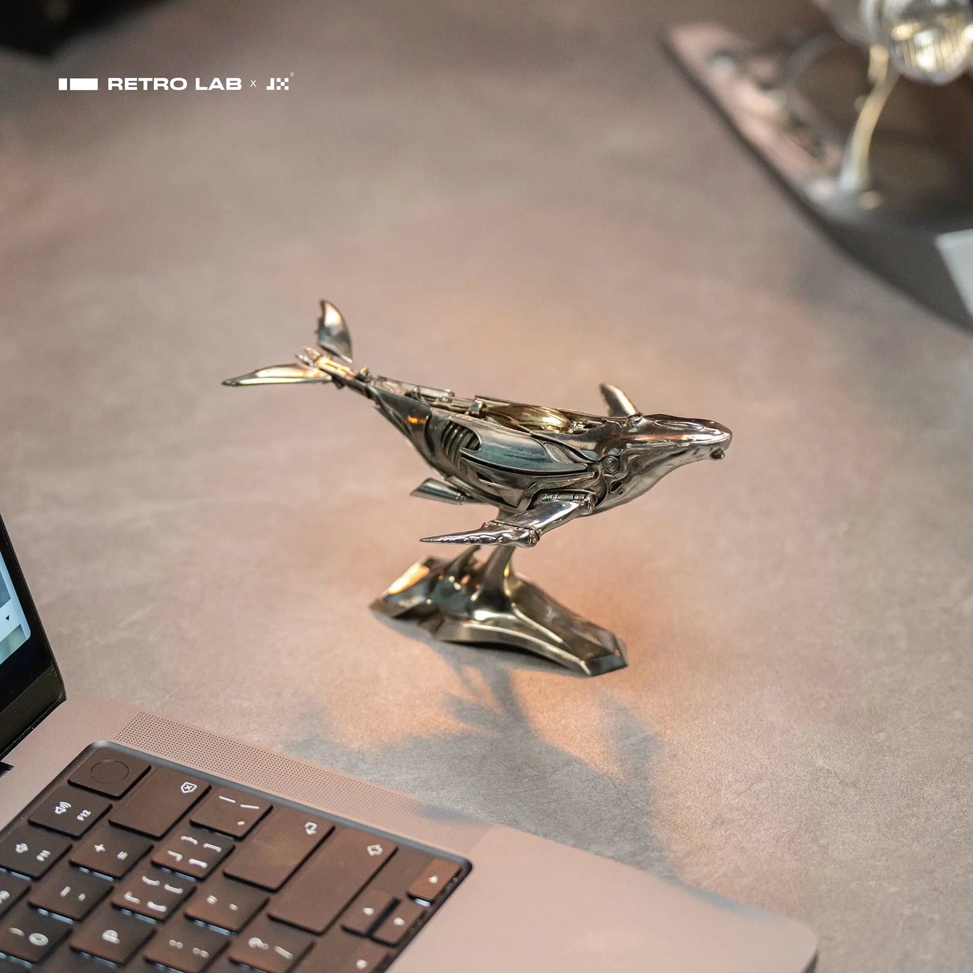 iretrolab Humpback Whale Mini Sculpture,Collectible Metal Desk Ornament