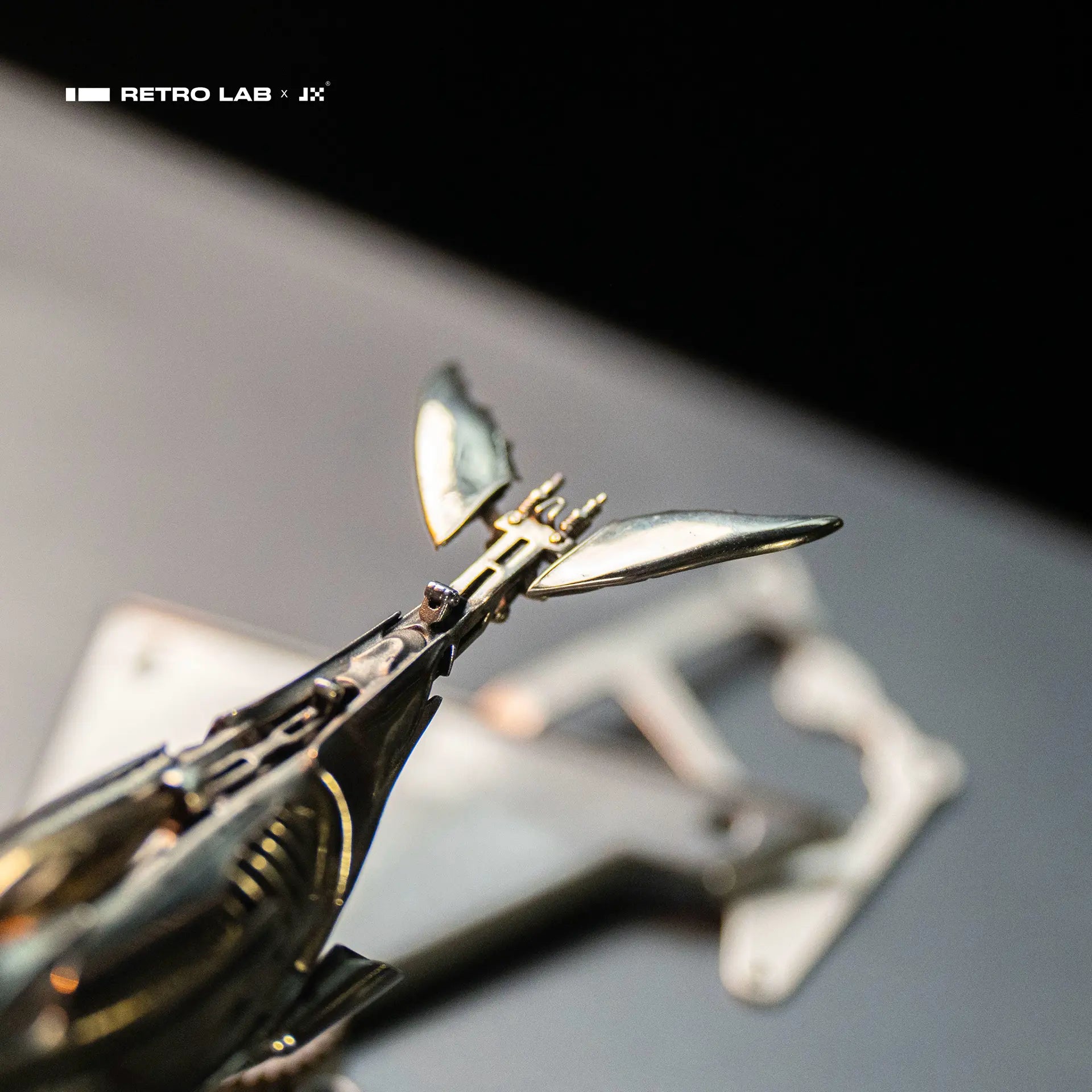 iretrolab Humpback Whale Mini Sculpture,Collectible Metal Desk Ornament